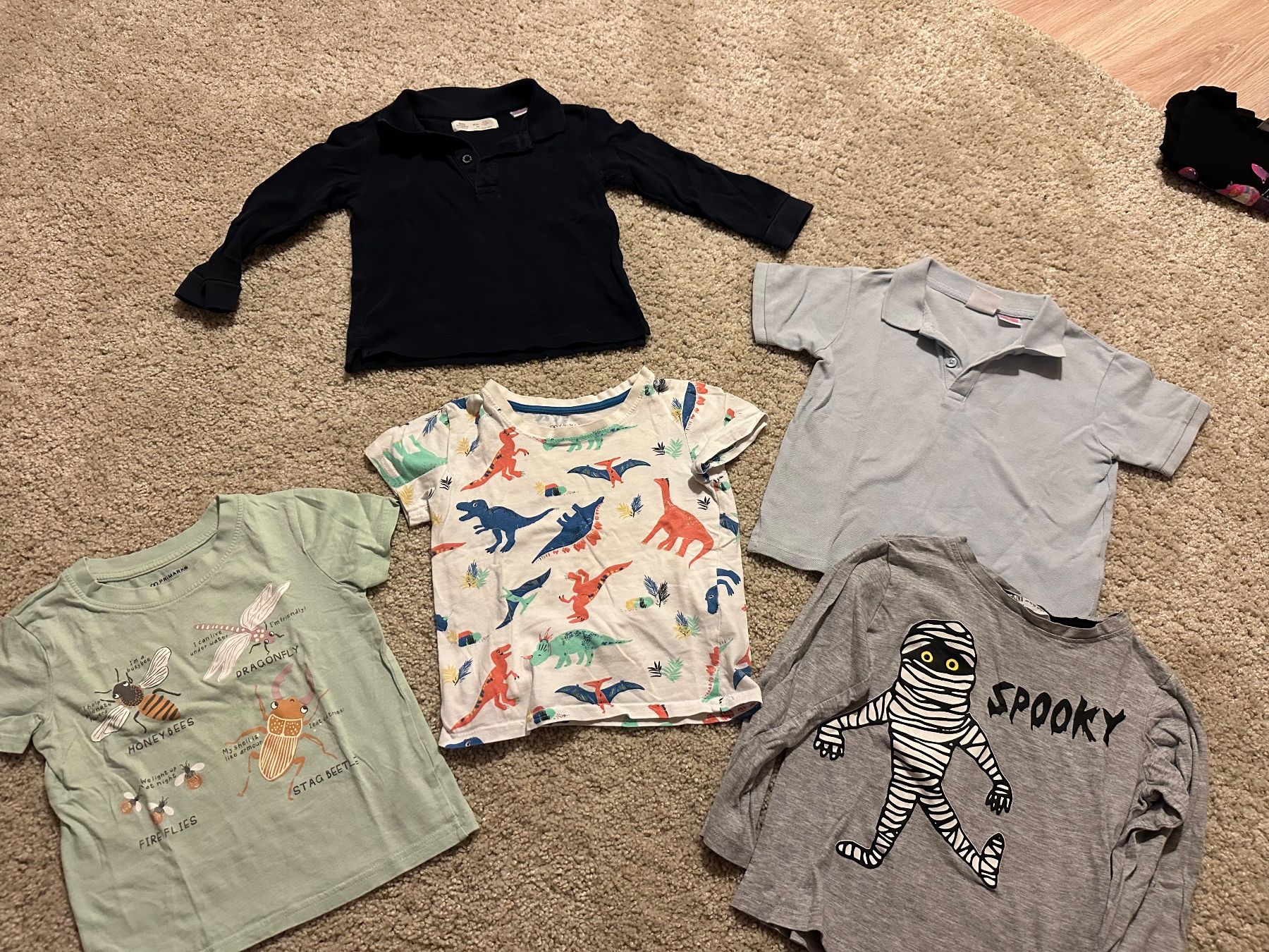 Kleiderpakete & -sets: T-Shirt 2/3 jahre – Gebraucht aus Rapperswil BE von aro_66tx