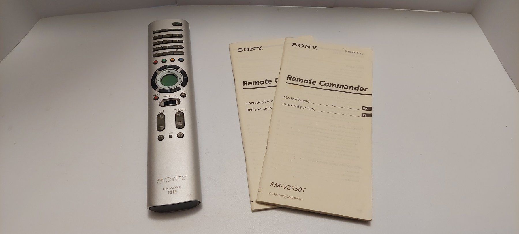 Sony Telecomandi: Télécommande universelle Sony RM-VZ950T – Usato da Chapelle-s-Moudon venduto da gerryp 1
