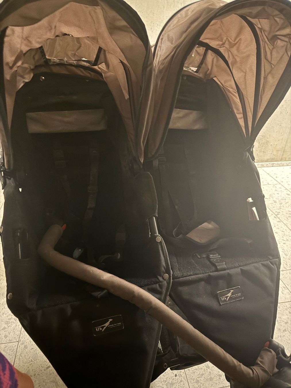 TFK Poussette: Doppelkinderwagen mit Sitz und babyschale – D'occasion à Zürich par eli_k6gz
