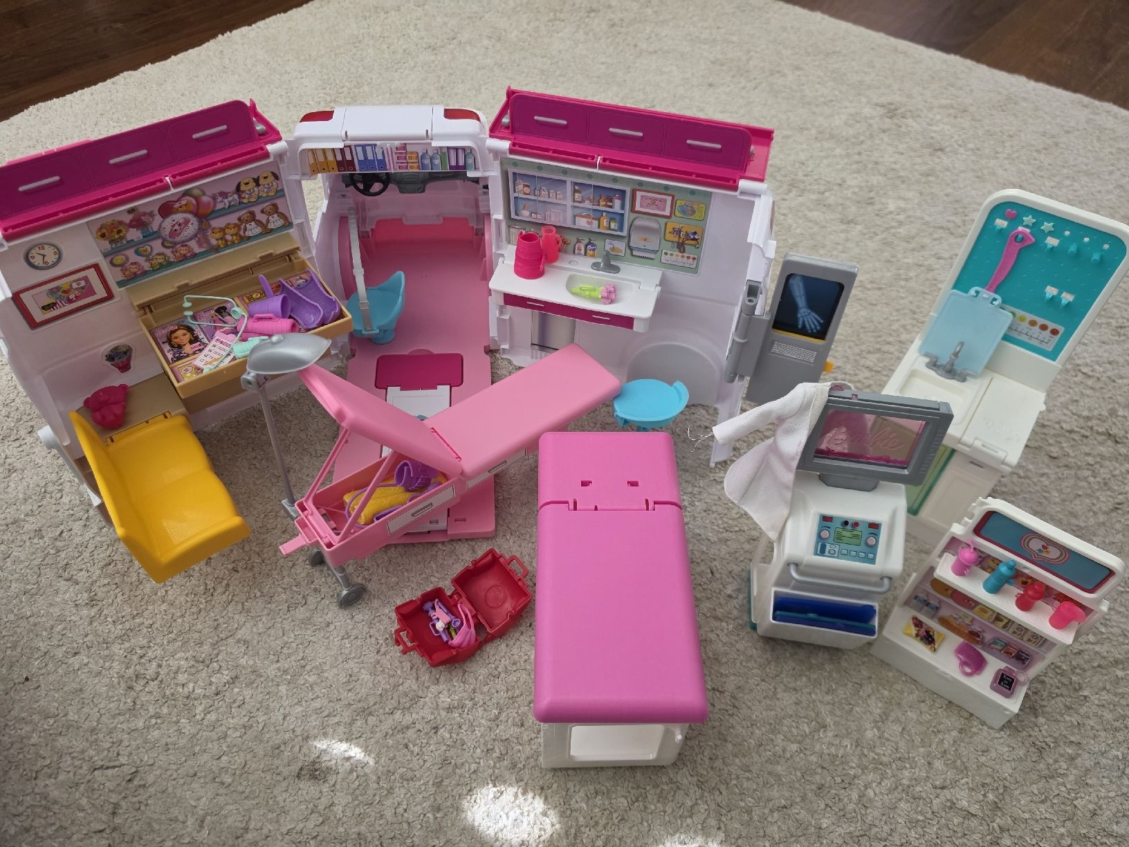 Bambole: Barbie Krankenauto + Praxis – Usato da Richterswil venduto da fairy 2
