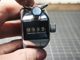 Wunderschöner alter Hand Zähler bis 9999