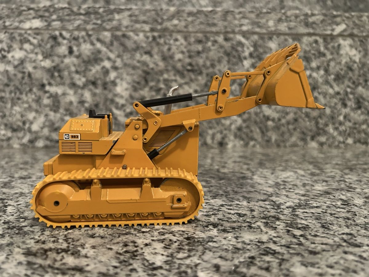 Caterpillar Kit di modellismo & Modellini statici: Cat 983 , 1:50 , NZG – Usato da Horw venduto da Tigercat635 2