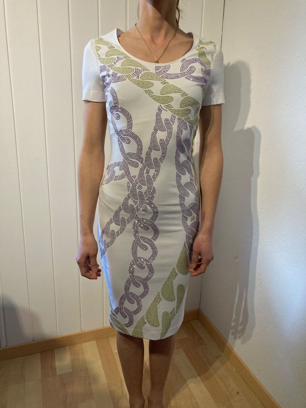Versace Vestiti: Versace Kleid weiss 40 NEU – Nuovo e nell'imballaggio originale da Erlenbach im Simmental! venduto da Simmentaler-Perlen