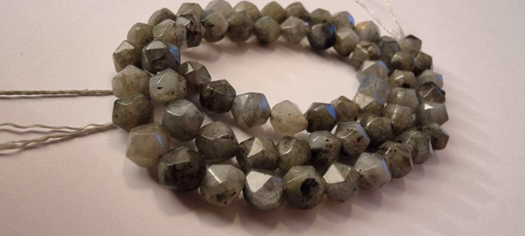 Minerali & Pietre curative: Labradorit facettiert 6mm. Strang – Nuovo e nell'imballaggio originale da Menziken venduto da Mirager 2