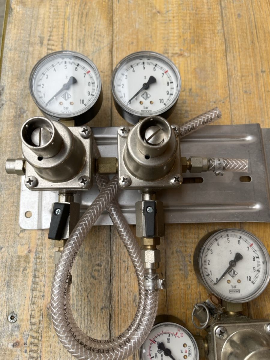 Altri elettrodomestici e apparecchi d’epoca: Korbfitting Kupplungen Barometer etc – Usato da Embrach venduto da Siht9525 3