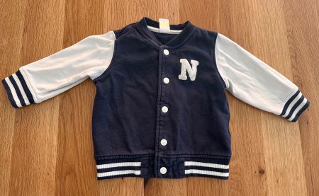 herzige Baby College Jacke Grösse 74