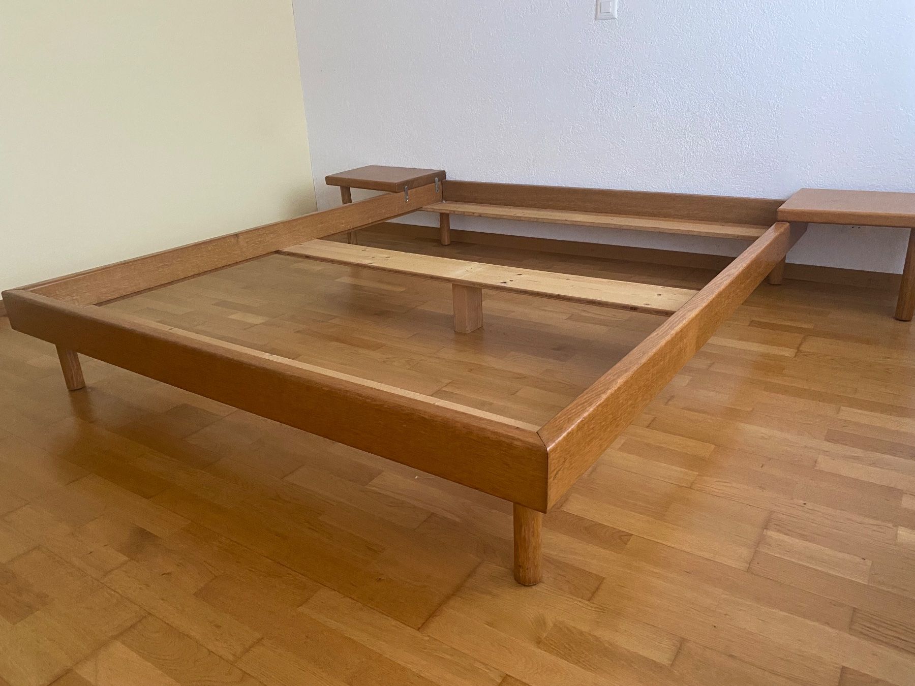Betten: Bettgestell Eiche 160 x 200 – Gebraucht aus Safnern von Seeland-123 2