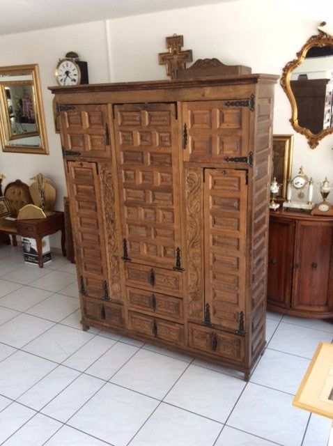 Armadi: Bretonischer Schrank, 1890 Spanien – Usato da Thalwil venduto da Designer50 1