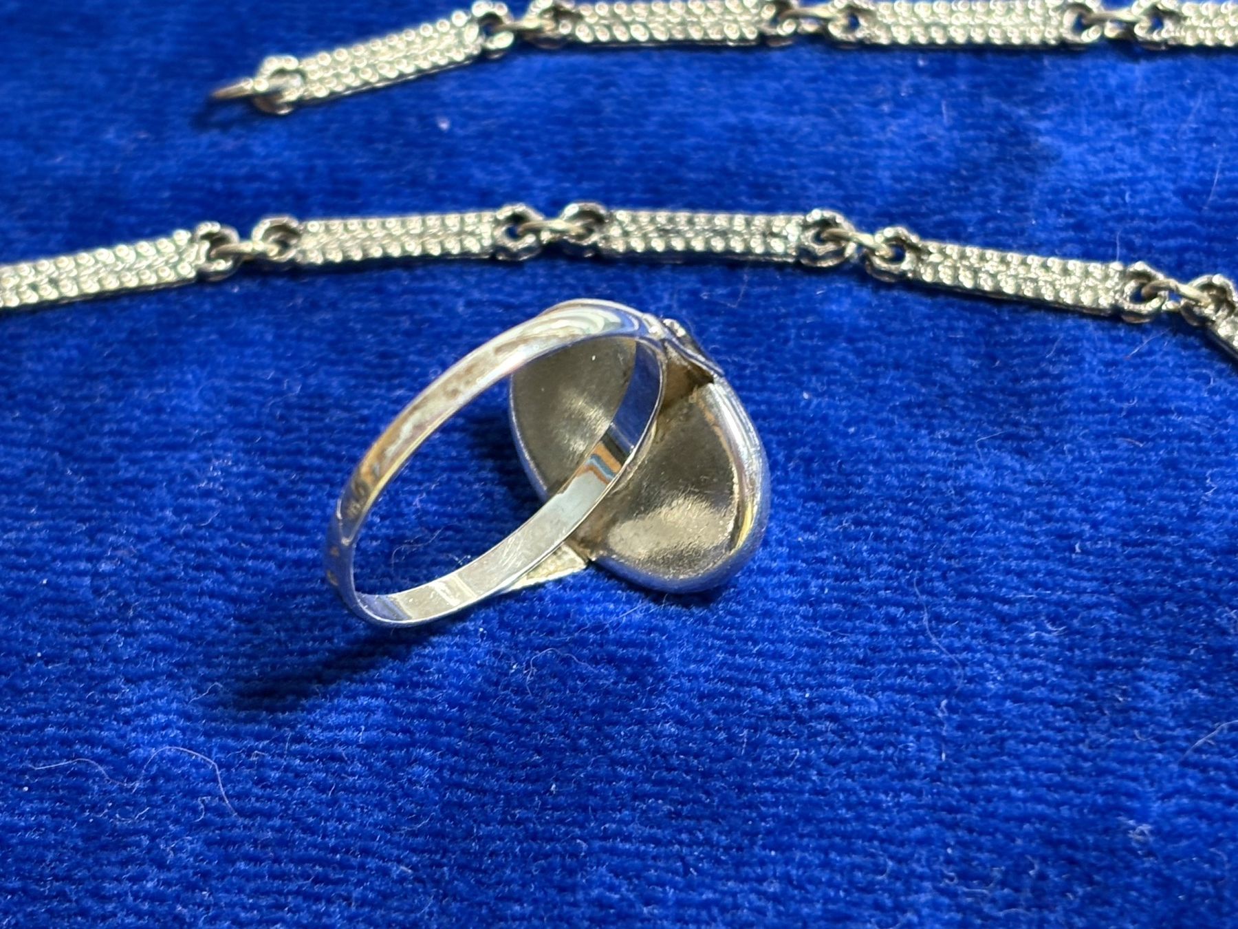 Catenine: 1 Collier und 1 Ring, material unbekannt – Usato da St. Peterzell venduto da verena40 4