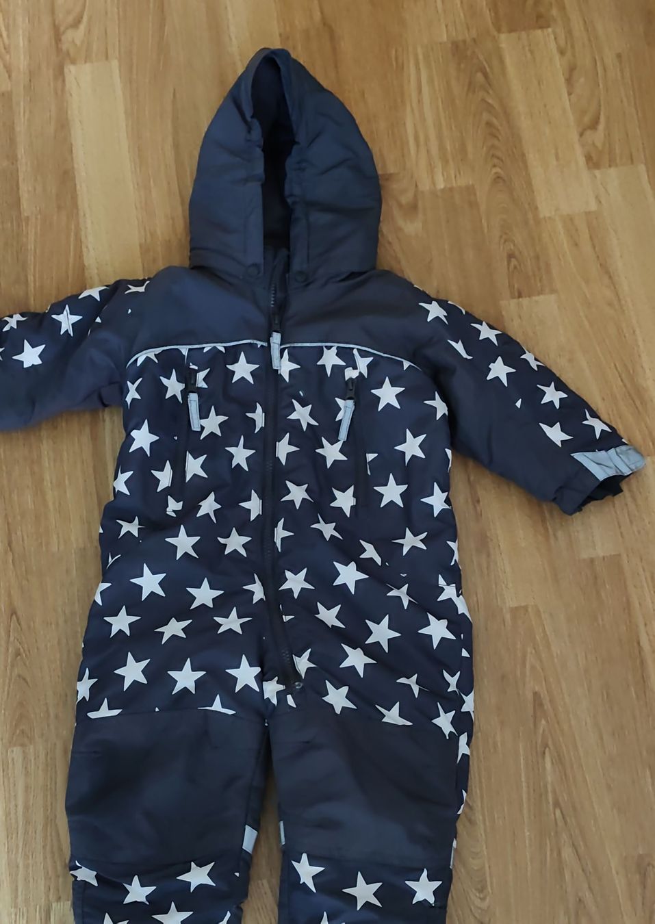 H&M Completi: Kinder Schneeanzug Sterne Grösse 86  – Usato da Bern venduto da mejito