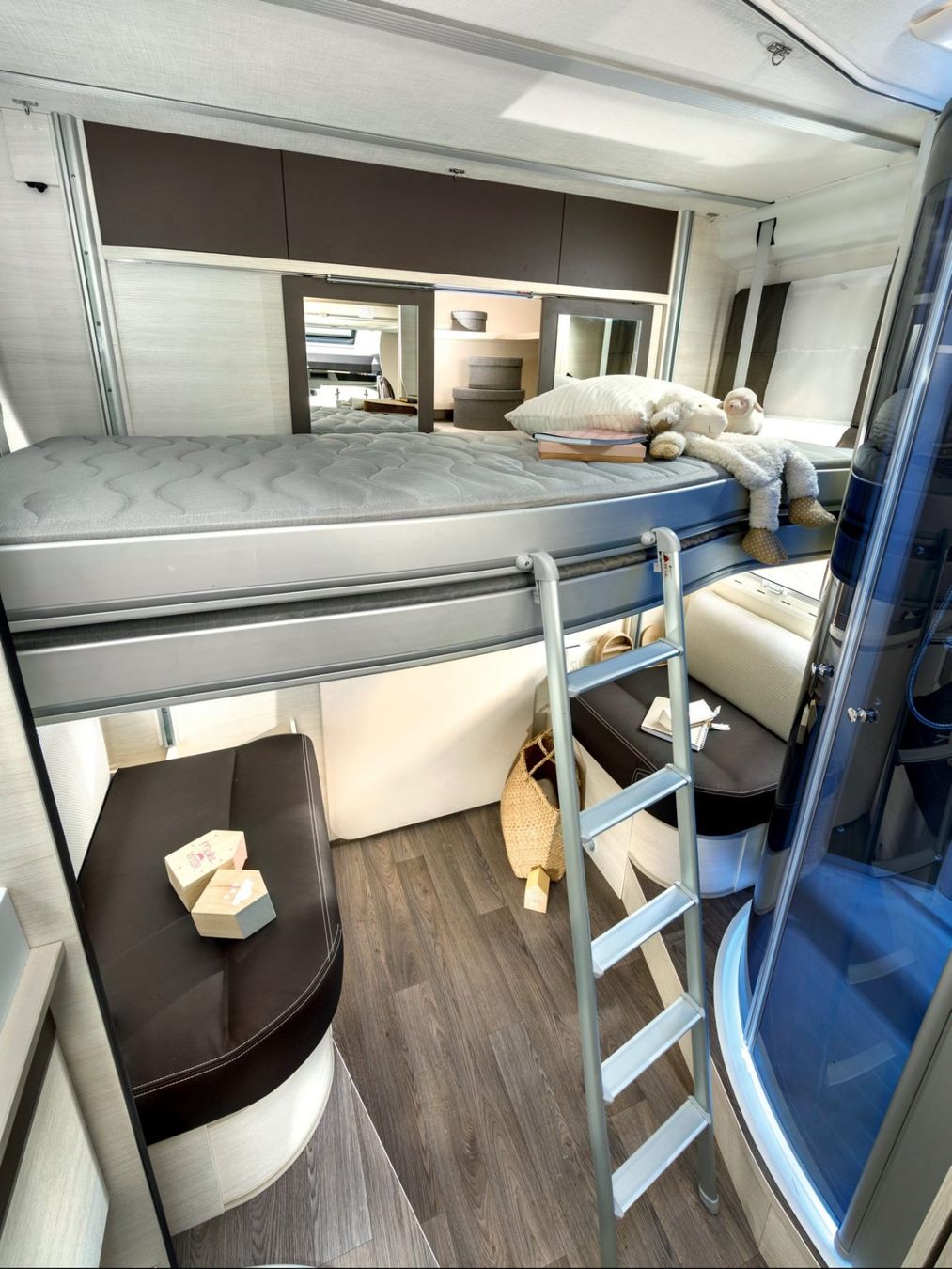 Chausson Veicoli da campeggio: Profilé Chausson Flash 716, Ford Transit,Mod.Famille,5 pers – Usato da Vaulion venduto da ren_2mgb 4