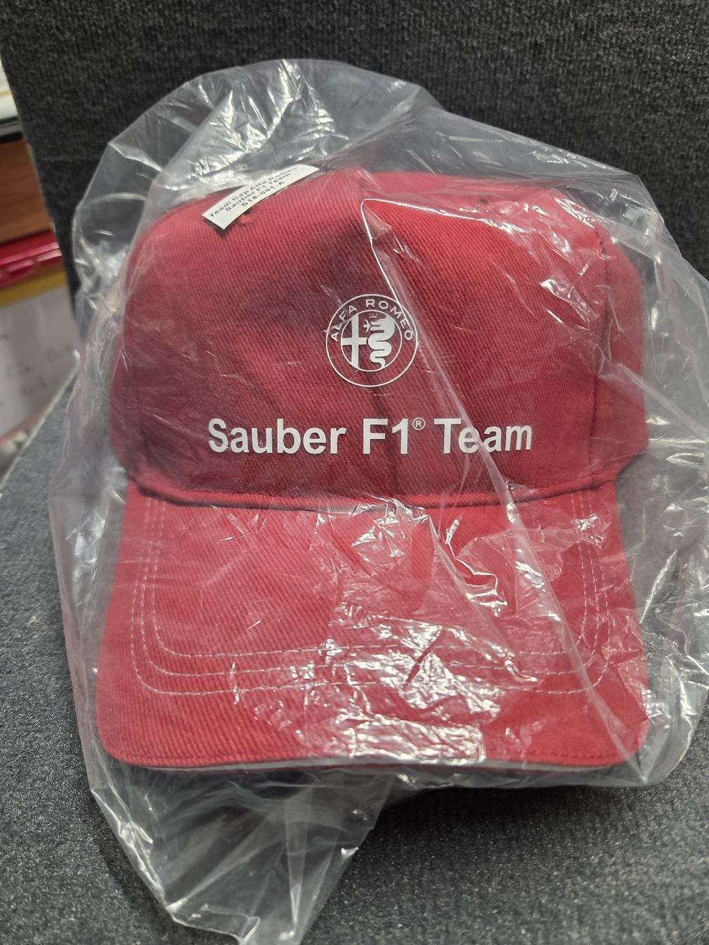 Altro in  Abbigliamento & Accessori: Alfa Romeo Sauber F1 Team Cap – Nuovo (secondo la descrizione) da Wetzikon ZH venduto da AmacherM