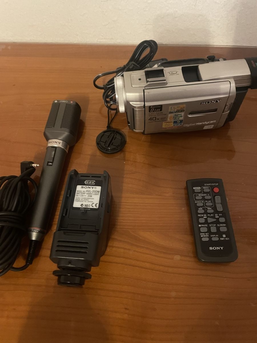 Sony Videocamere: Sony DCR-TRV8E Mini DV Kamera – Usato da Zürich venduto da semi16 2