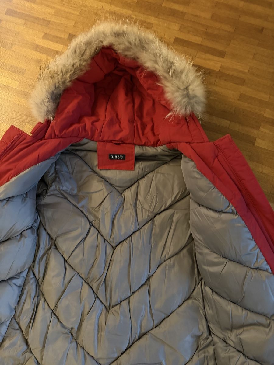 Cappotti: Wintermantel DJ85C rot mit Kapuze  – Usato da Morgarten venduto da elabaumann_ch 1