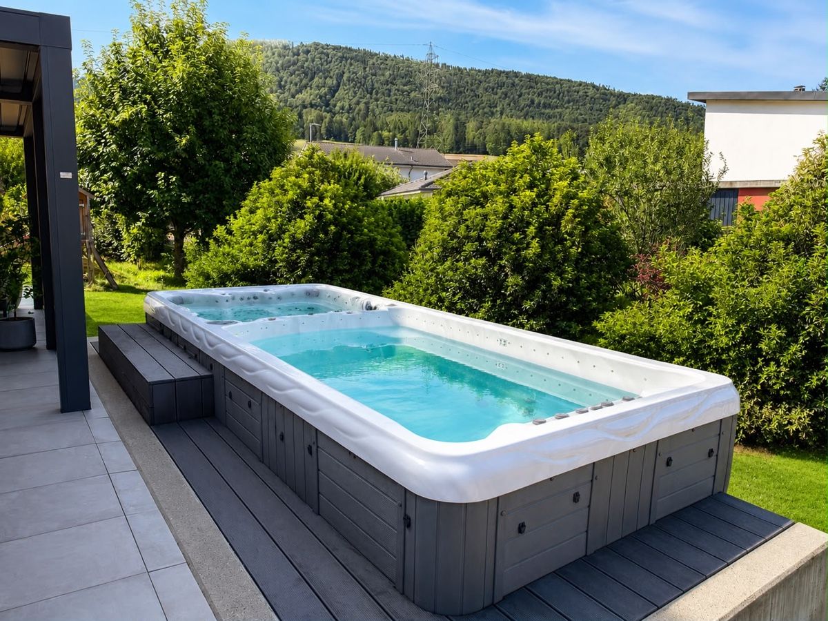 Whirlpool: Jacuzzi Spa de nage – Gebraucht aus Vicques von kan_qm7p