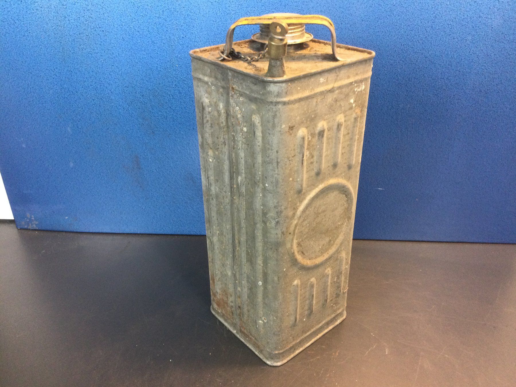 Werkzeuge: Alter Vintage BP Benzin oder Petrol Blechkanister – Gebraucht aus Wangen SZ von kuriosum12 3