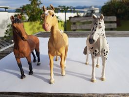 3 Modellpferde Marke Schleich, 1 Katze, 1 Luchs