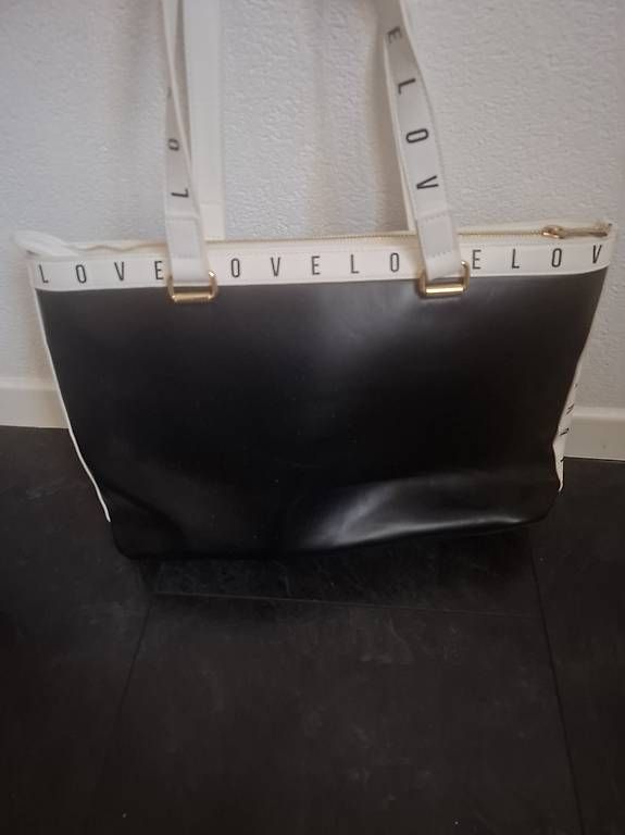 Sacs femmes: Moschino Handtasche – D'occasion à Wilchingen par dil_pk5r 2