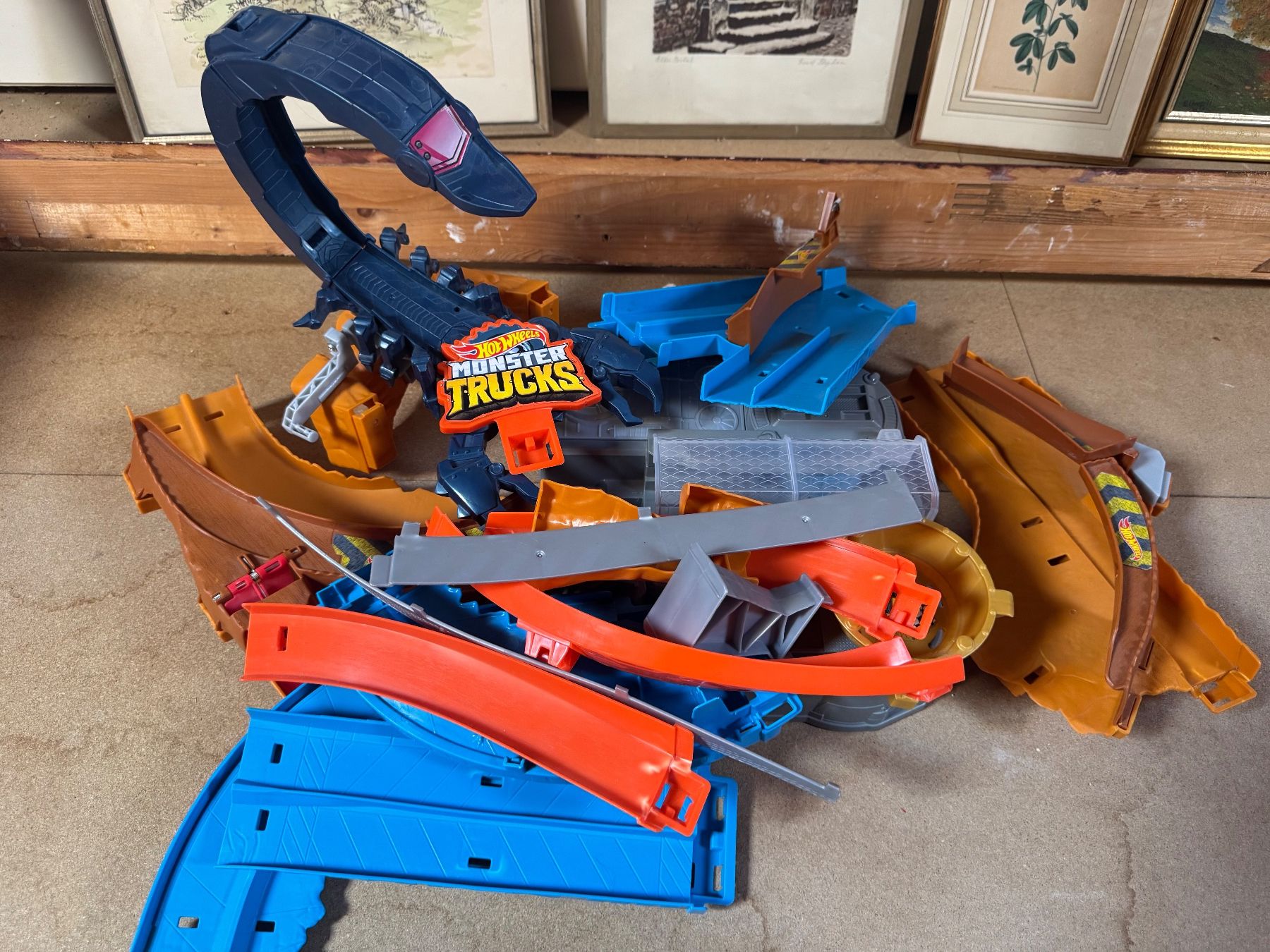 Hot Wheels Rennbahnen: Hot Wheels Monster Trucks Skorpion-Bahn – Gebraucht aus Zürich von emm_j2mc 1