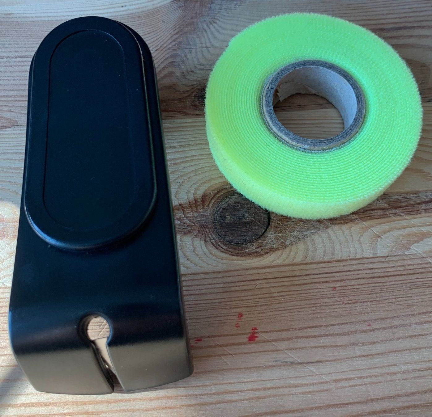 Tutti gli attrezzi: Dispenser für doppelseitiges Klettband – Nuovo e nell'imballaggio originale da St. Gallen venduto da Schock09 1