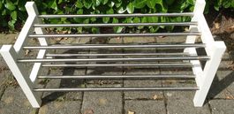 Schuhregal weiss mit Metallstangen akzeptabler Zustand