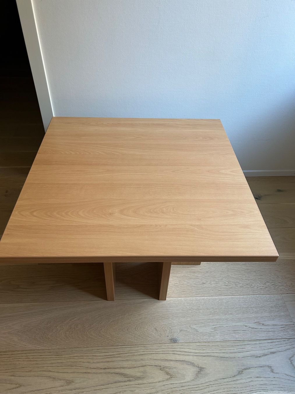 Tavoli: Quadratischer Tisch Holz – Usato da Zürich venduto da maxsalezzen 1