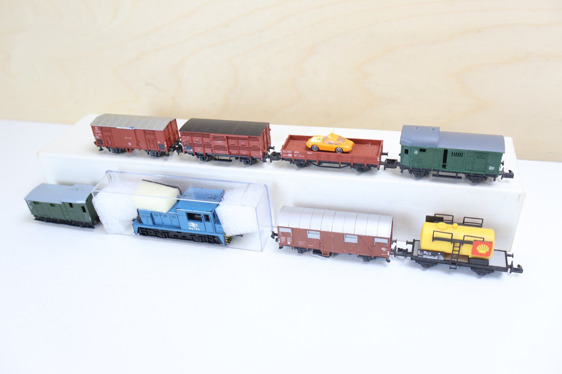 Modelleisenbahnen: Lok + 7 x Wagen - Spur N – Gebraucht aus Winterthur von Monstera 3