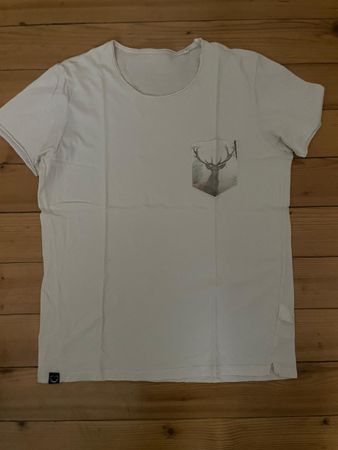 Hipster Tshirt mit Hirschmotiv auf Pocket