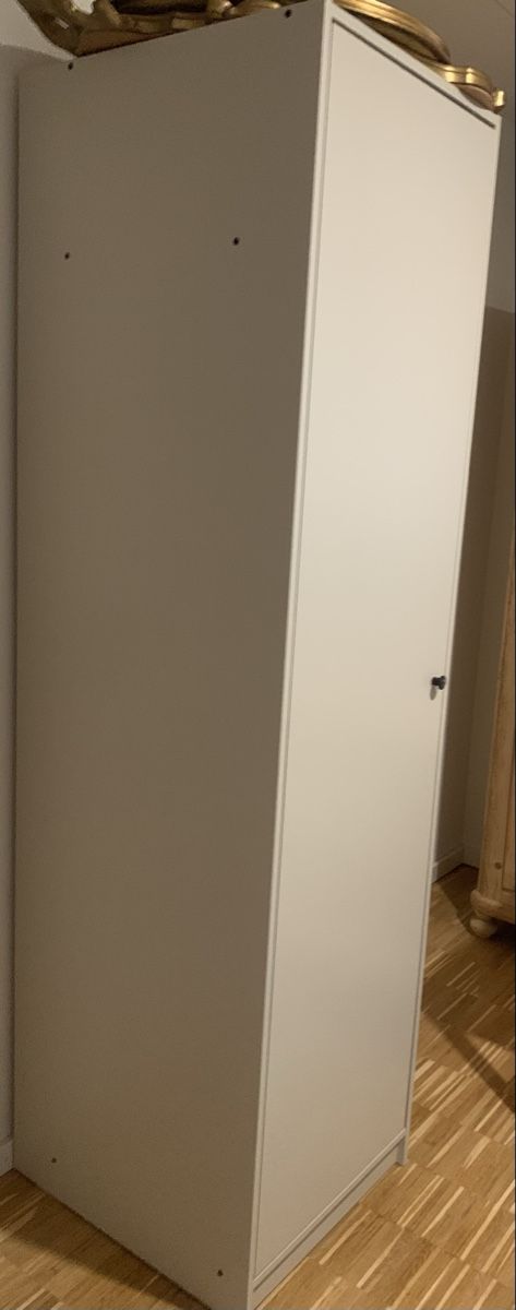 Ikea Armadi: Ikea Kleiderschrank – Usato da Zürich venduto da jes_jw7s 1