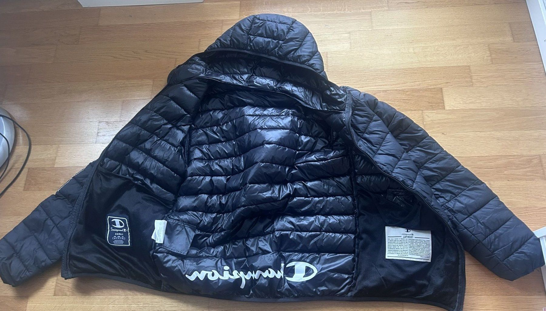Giacche: Champion Steppjacke Gr 172-178 – Usato da Thalwil venduto da Mbadzi 2