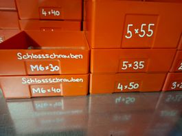Aufgrund Werkstattauflösung zu verkaufen Schrauben