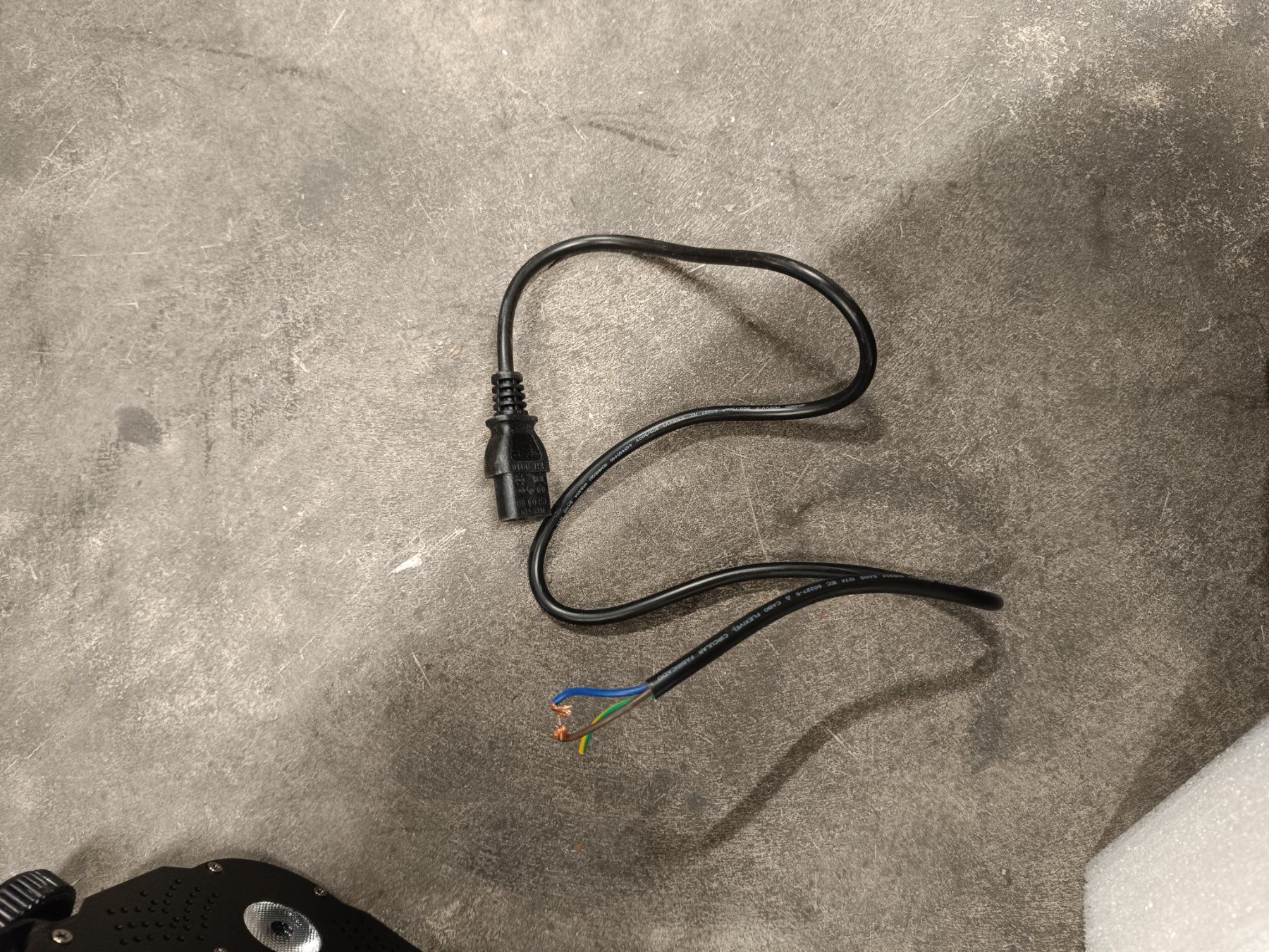 Lampade: Quad Par Profile 5x8 RGB Lampe – Usato da Wolhusen venduto da SolarHub-Outlet 3