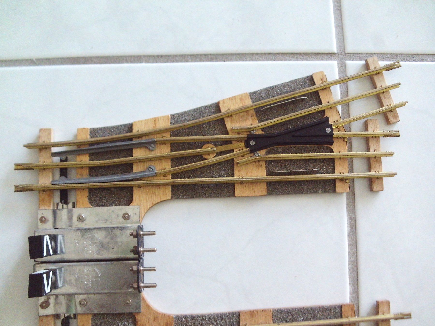 Buco Modellini di ferrovie: Original Buco E-Weichen Messing/2 Stück links, rechts. – Usato da Grenchen venduto da Zora25 1