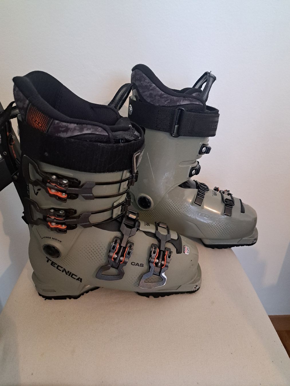 Scarpe da donna: Tecnica skitour Schuhe – Usato da Zürich venduto da calliewe 1