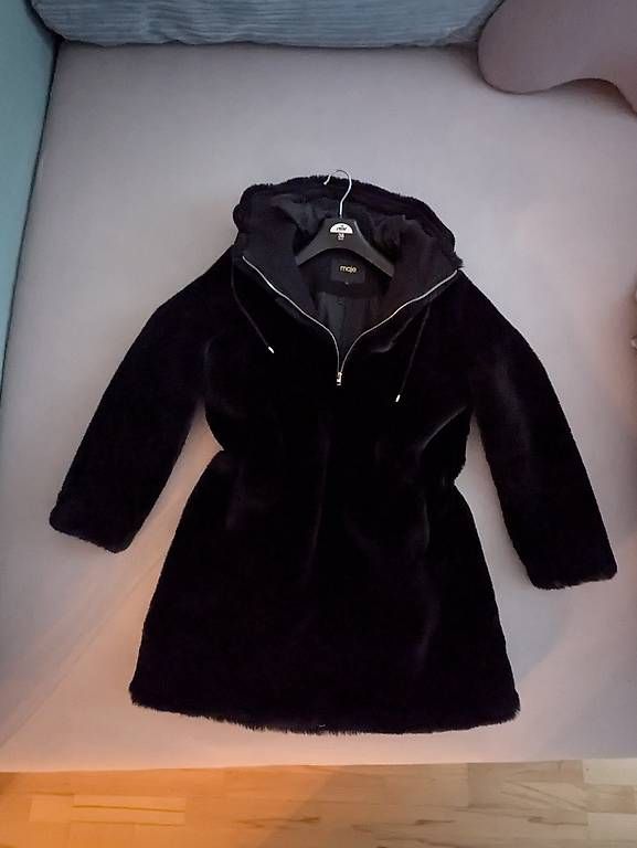Maje Cappotti: Maje Winter Mantel Webpelz, Gr. 38/40, Neu – Nuovo (secondo la descrizione) da Chur venduto da Ronja777