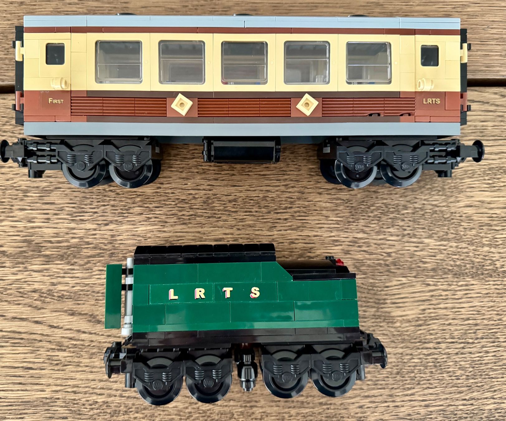 Lego Kit di costruzioni: LEGO Creator Expert 10194, Emerald Night – Usato da Riehen venduto da will_stubbings 4