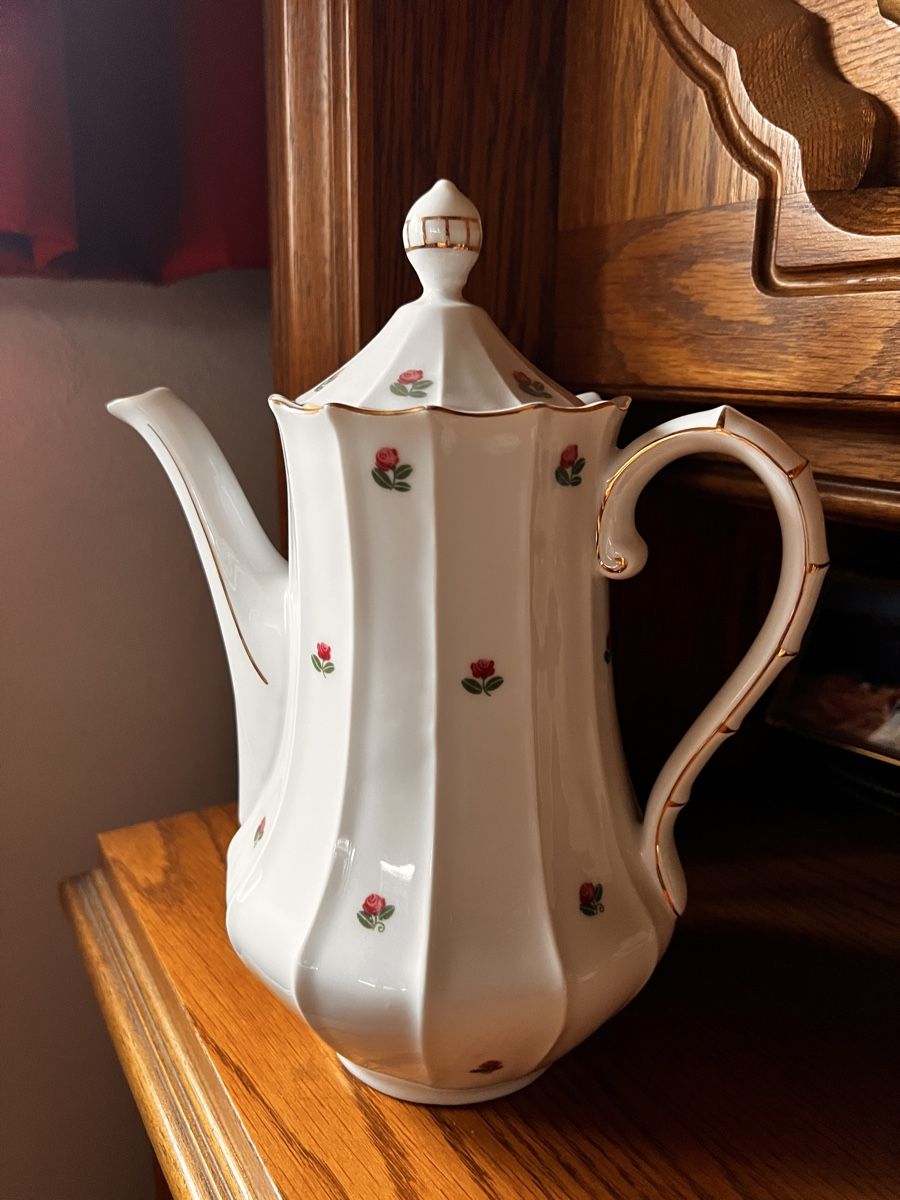 Set di piatti: Kaffe Geschirrset – Usato da St. Gallen venduto da sitoflek