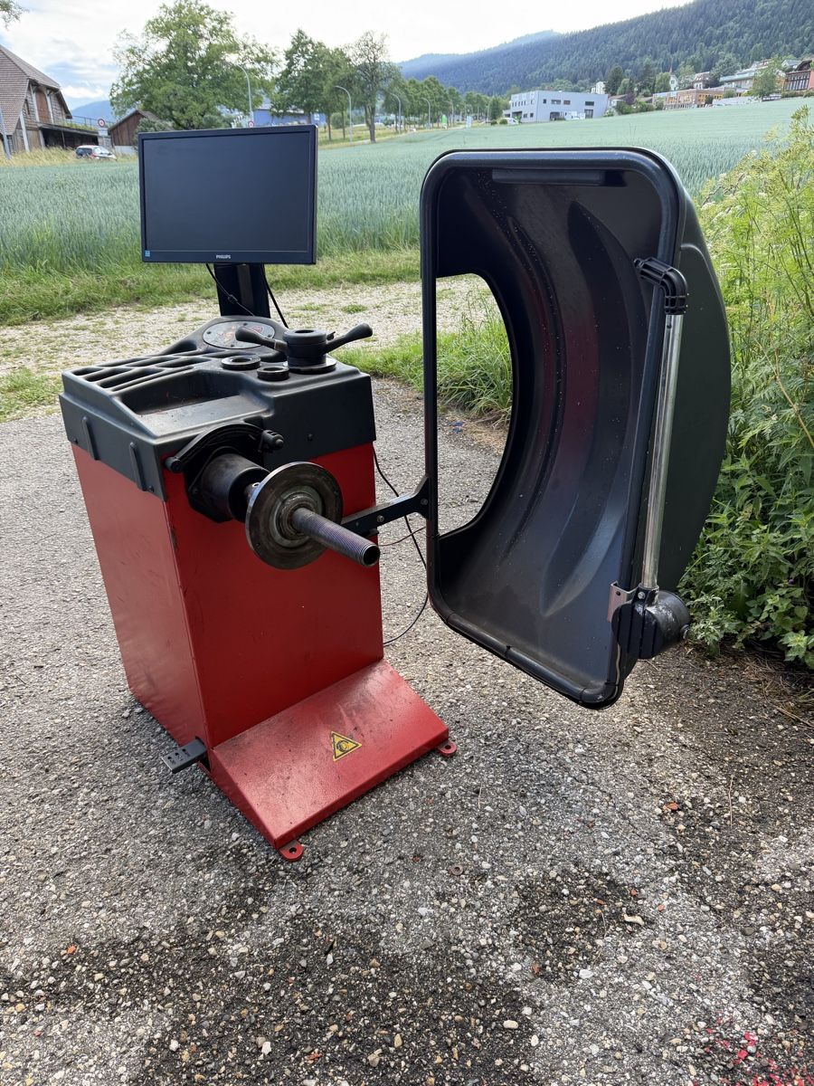 Toutes les machines: Equilibreuse de roues – Défectueux à Cernier par Apriliars31 4