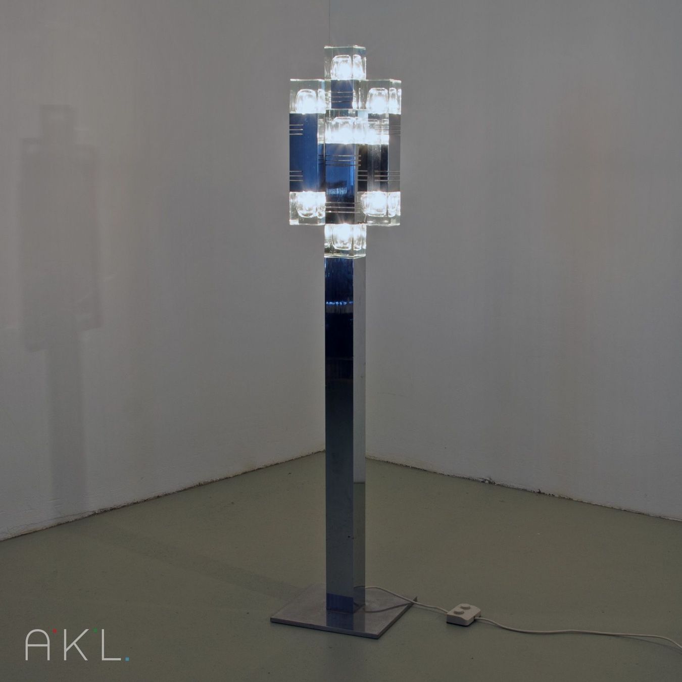 Lampade: Cubic Brutalist Lamp - Gaetano Sciolari – Usato da Fescoggia venduto da AmazingDesignObjects 5