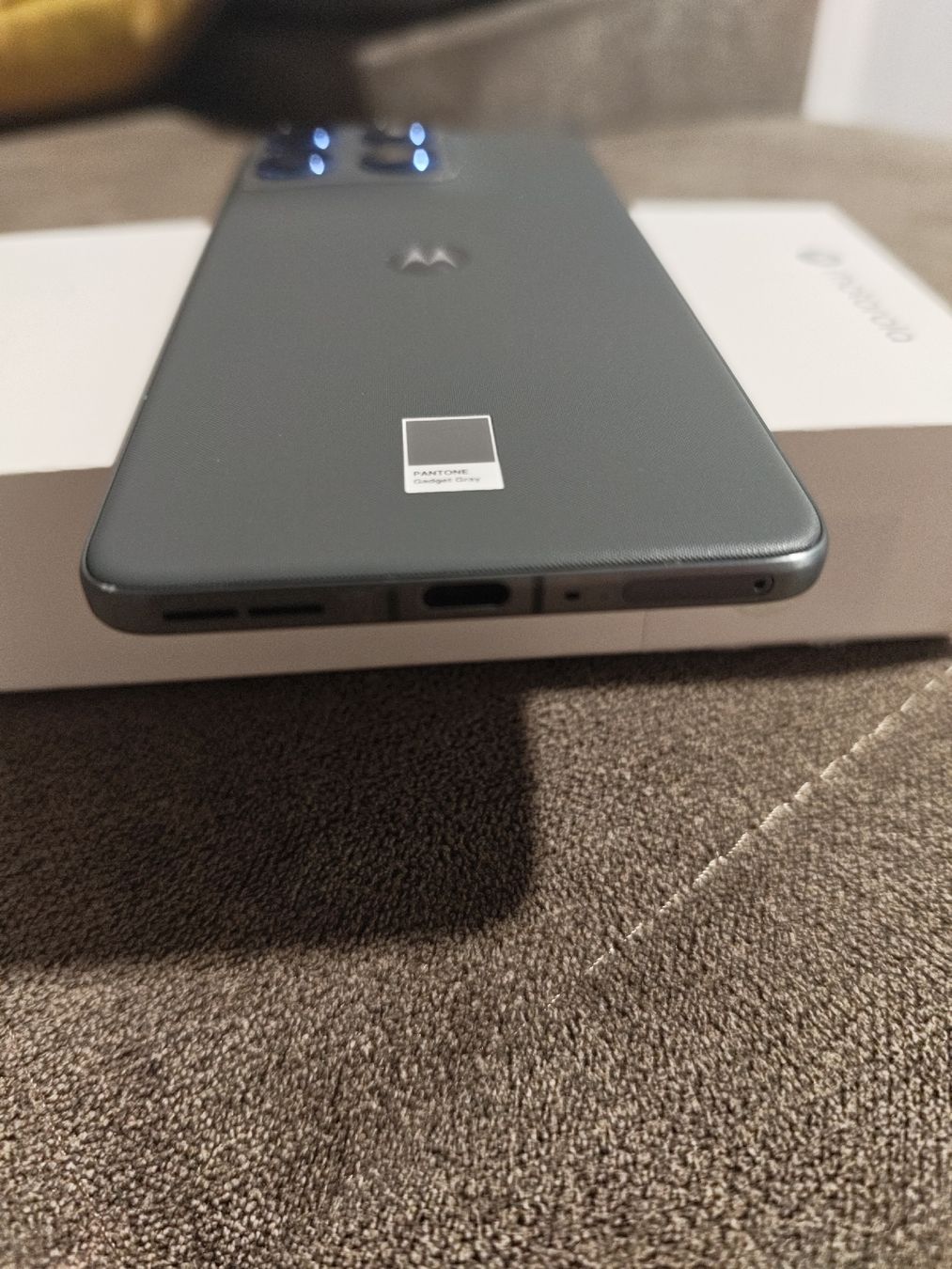 Motorola Handys / Smartphones: Motorola Edge 70 Pantone Gadget Grey 512MB – Neu (gemäss Beschreibung) aus Seon von chf_g29b 6