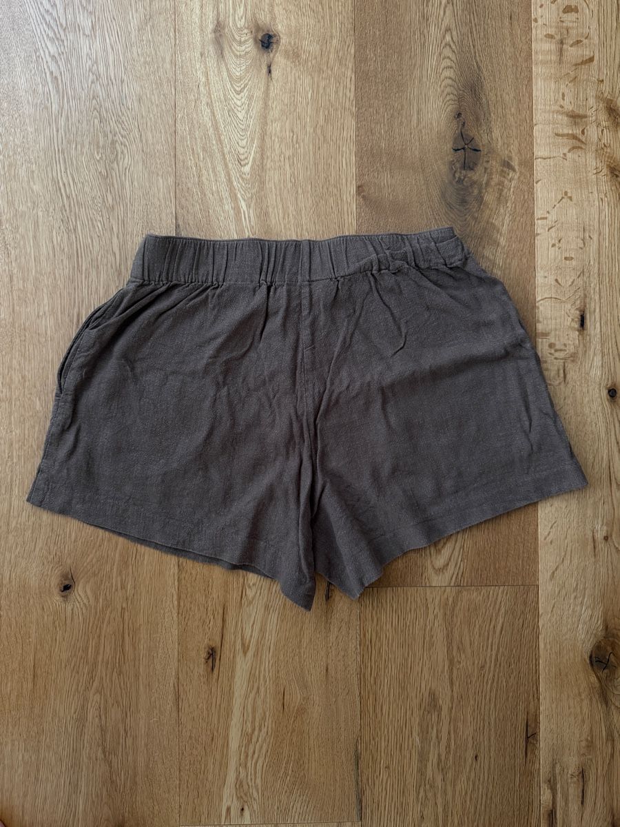 Weekday Hosen: Weekday - Shorts, Gr. 36 – Gebraucht aus Interlaken von fbnscl 3
