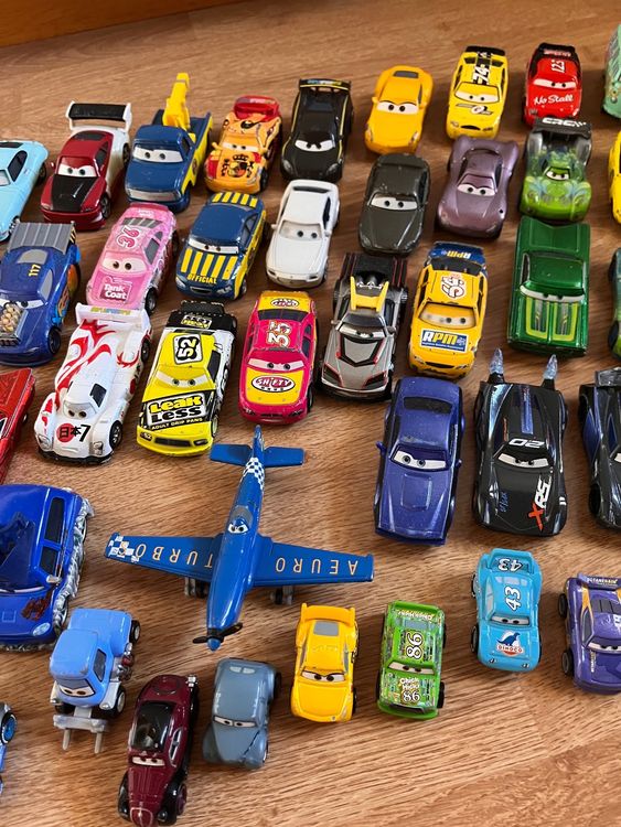 10 voitures Cars Lot Disney/Pixar - Par .