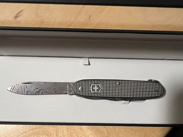 Victorinox Damast Sackmesser (Neu und originalverpackt) in Dietlikon ...