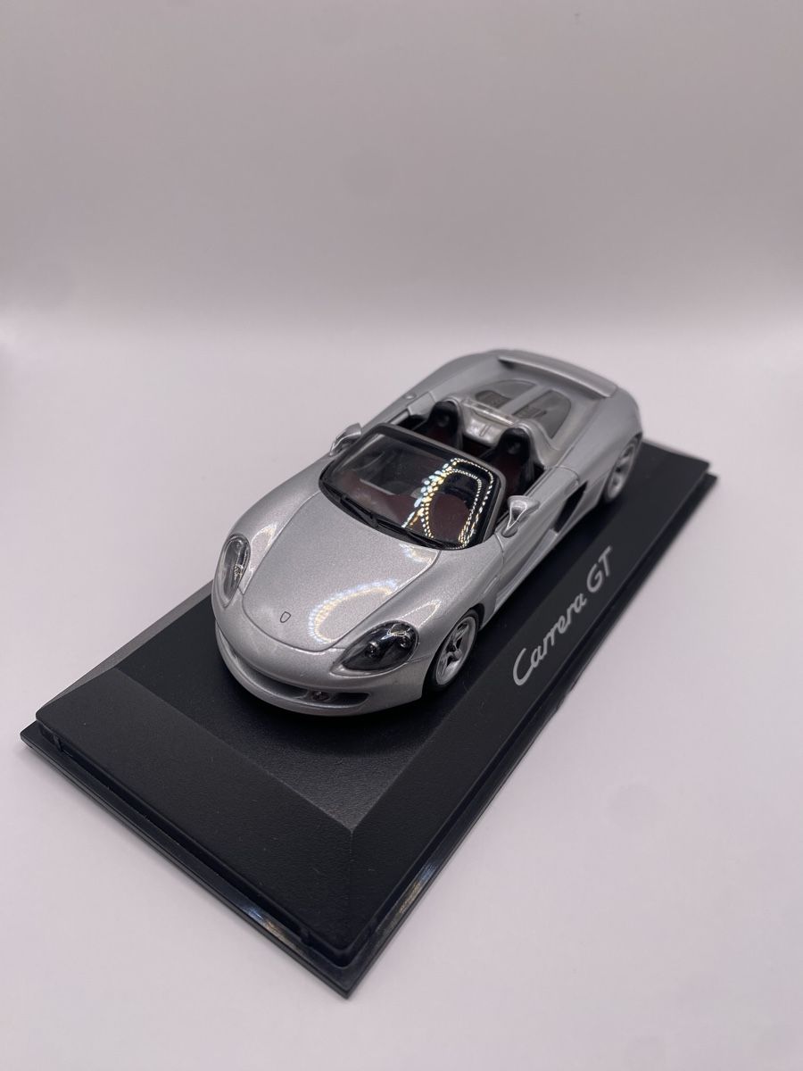Minichamps Modellini d'auto: Minichamps Porsche Carrera GT Silber Modellauto Displaybase – Nuovo (secondo la descrizione) da Kirchberg BE venduto da swiss_slab 1
