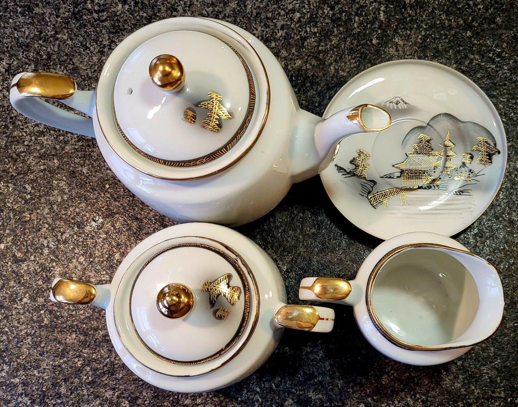 Set di piatti: Ensemble à thé Hayasi – Usato da Montet (Glâne) venduto da Koada2 1