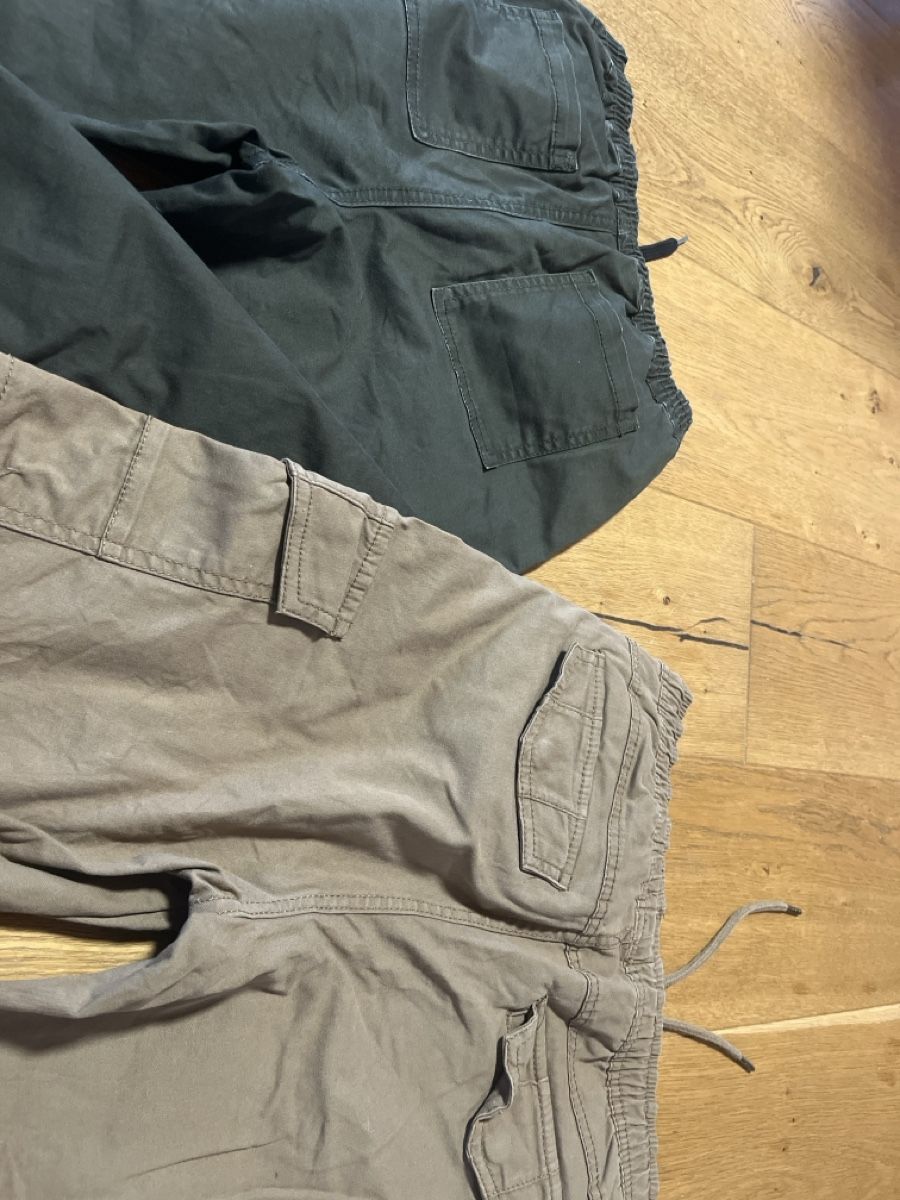 Pantalons: 2 Hosen 146/152 – D'occasion à Balmberg par Berglihof 3