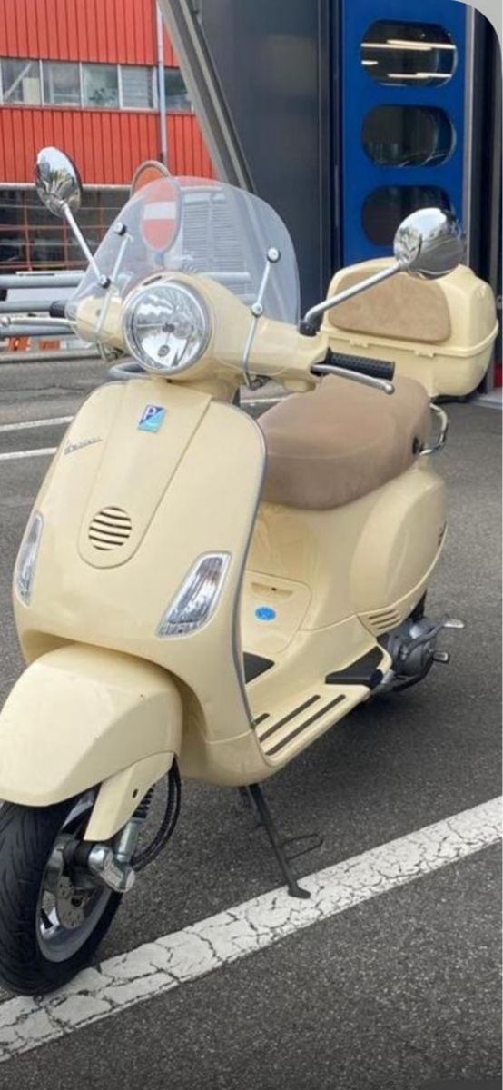 Piaggio Scooters: Vespa Primavera 125cc beige mit Topcase – Gebraucht aus Vielbringen Worb von Ae3 1
