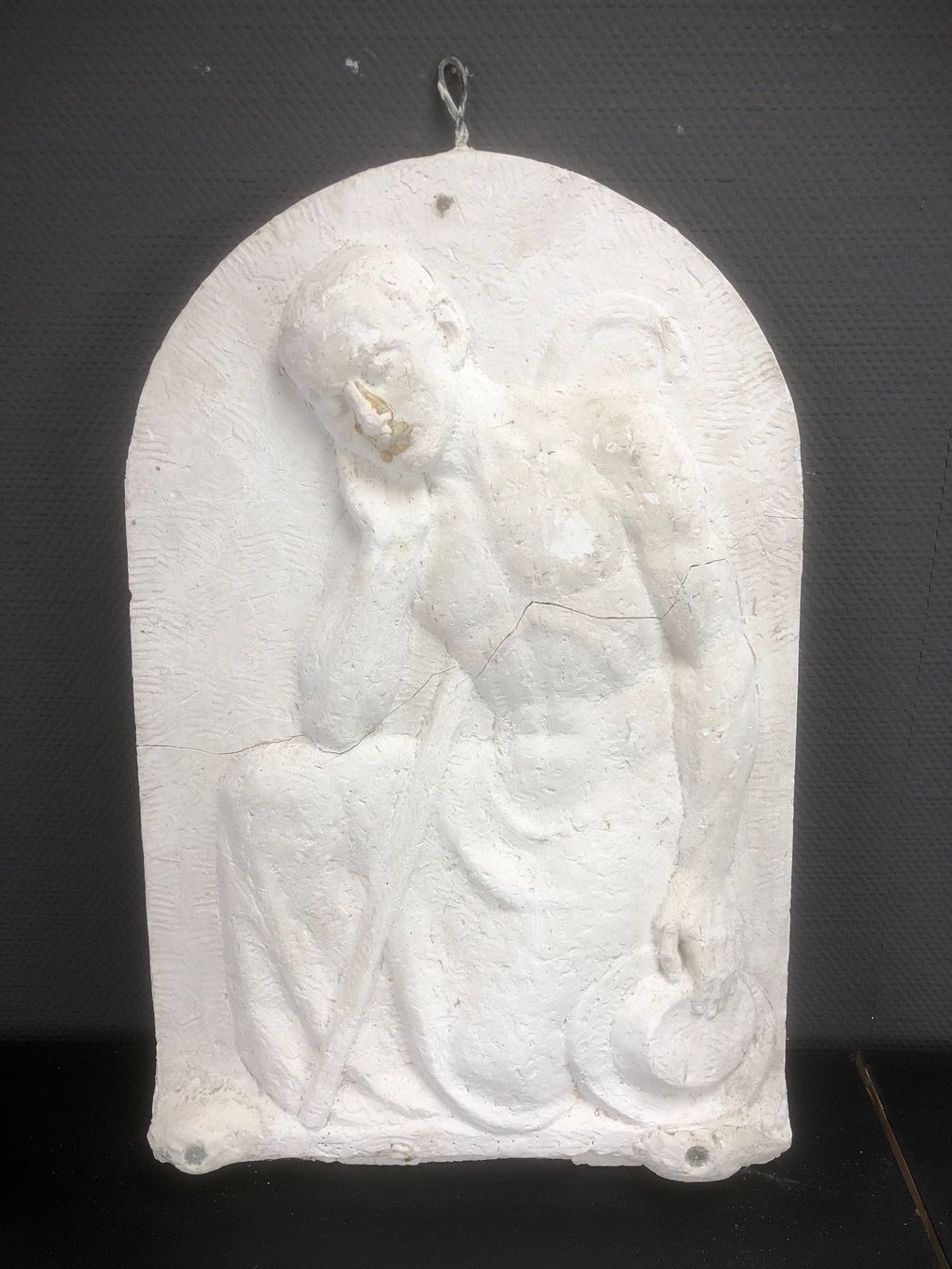 Sculture & Statue: Tolles Relief, Sitzender Mann, Gips / Entwurf, Gussmodell – Usato da Laufenburg venduto da industrial-silence