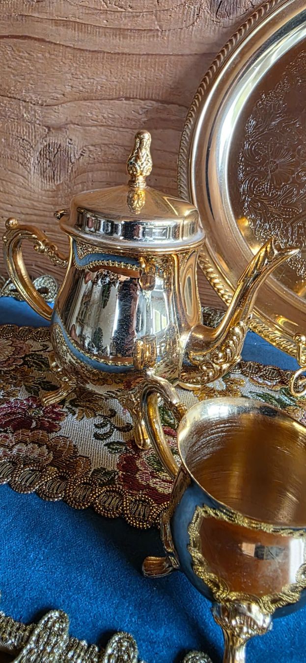 Set di piatti: Goldenes Barock Kaffee und Teeservice – Usato da Wolfhalden venduto da Nati-Nati 7