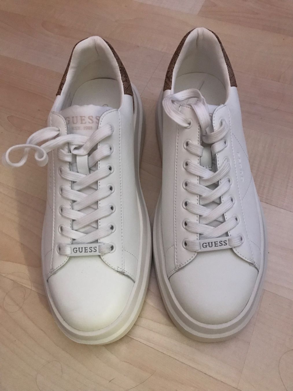 Guess Scarpe da uomo: Sneaker Weiss Leder GUESS Grösse 42neu – Nuovo (secondo la descrizione) da Birrwil venduto da Pbote89